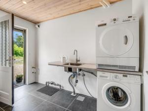 Holiday Home Lavrans - 2-5km from the sea by Interhome