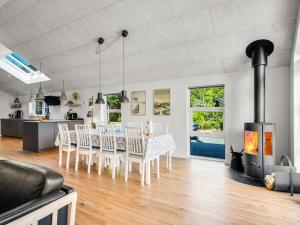 Holiday Home Roska - 1-3km from the sea by Interhome