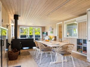 Holiday Home Melvin - 700m from the sea by Interhome