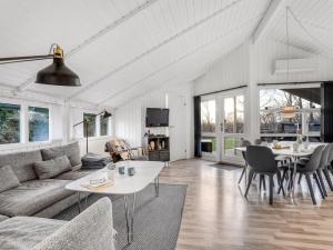 Holiday Home Bjart - 1-5km from the sea by Interhome