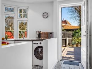 Apartment Yorick - 300m from the sea by Interhome