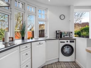 Apartment Yorick - 300m from the sea by Interhome