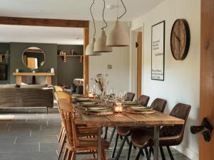 Lower Well Farm House