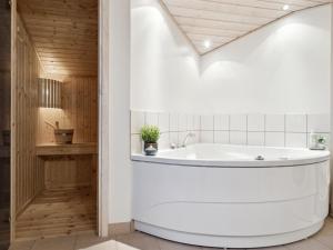 Holiday Home Ananda - 900m from the sea by Interhome