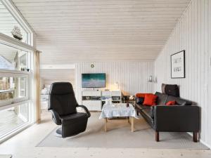Holiday Home Hereth - 100m from the sea by Interhome