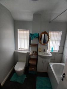 Rose Cottage-4 BED HOUSE FOR CONTRACTORS & FAMILIES Close to M6, J10-NO PARTIES ALLOWED