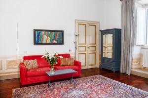 Caesarina Roma, Luxury apartment