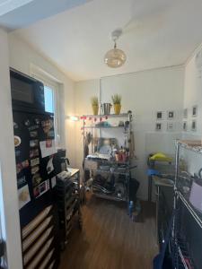 Shared room for 1 male traveler under 30s, -30ans