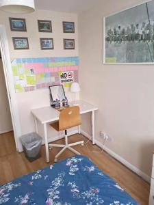 Cozy room with double bed 20 mins to City