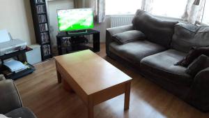 Cozy room with double bed 20 mins to City