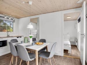 Holiday Home Lovis - 900m from the sea by Interhome