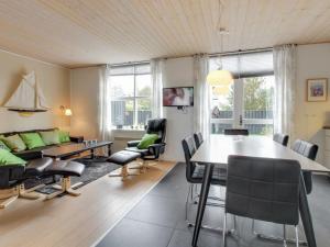 Apartment Lucjan - 800m from the sea by Interhome