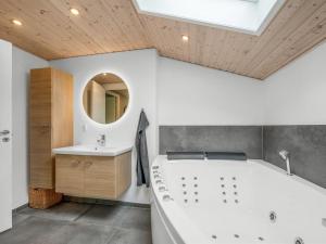 Holiday Home Roland - 200m to the inlet by Interhome