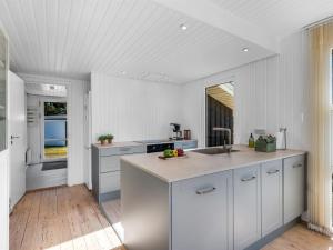 Holiday Home Sinikka - 900m from the sea by Interhome