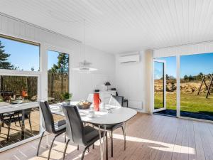 Holiday Home Sinikka - 900m from the sea by Interhome