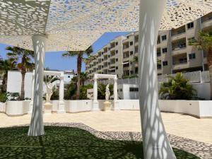 Ocean Garden 2BR Apartment Climatized Pool & Parking