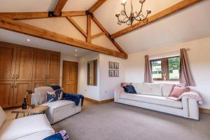 GARDEN FIELD COTTAGE - Spacious Holmbridge Home with Rolling Hill Views