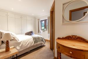 GARDEN FIELD COTTAGE - Spacious Holmbridge Home with Rolling Hill Views