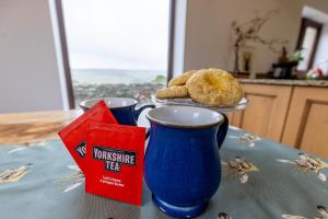 GARDEN FIELD COTTAGE - Spacious Holmbridge Home with Rolling Hill Views