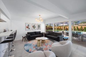 Mid - Century Retreat