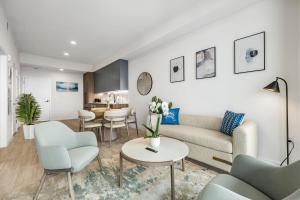 Newest & Elegant Condo - 72 Park