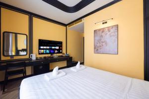 Lotus Home Cafe - Cable Car Station