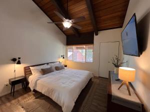 Cozy Mtn Condo - Hot Tub - Walk to Canyon Lodge