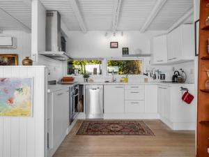 Holiday Home Sylvia - 450m from the sea by Interhome