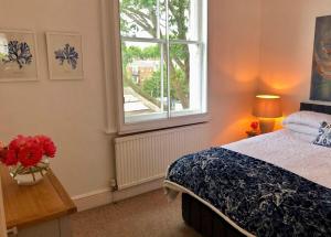 Great location in upmarket Kensington Olympia