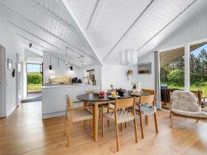 Holiday Home Tilda - 900m from the sea by Interhome