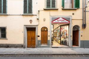 Keys of Italy - Albero 15 - Big and Small apt by Train station 2nd floor