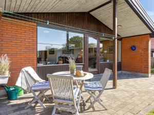 Holiday Home Sune - 800m from the sea by Interhome