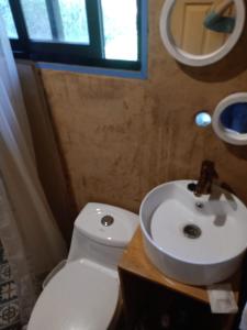 Refugio en adobe con terraza y vista