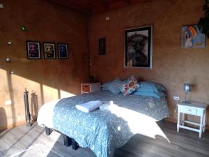 Refugio en adobe con terraza y vista