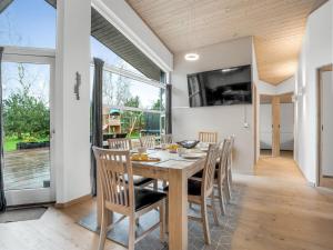 Holiday Home Helena - 700m from the sea by Interhome