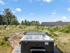 Holiday Home Jeldrik - 1-5km from the sea by Interhome