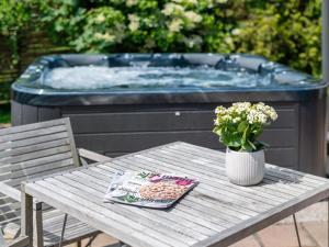 Holiday Home Jeldrik - 1-5km from the sea by Interhome
