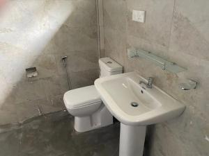 J R Thacxshana Mahal