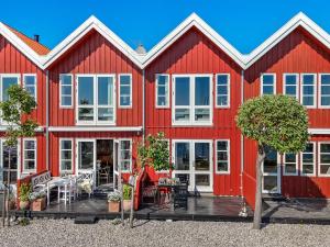 Apartment Ethly - 10m from the sea by Interhome