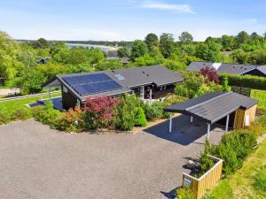 Holiday Home Tuulikki - 100m from the sea by Interhome