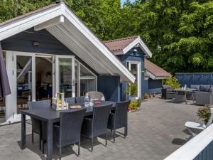 Holiday Home Fenna - 30km from the sea by Interhome