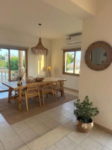 Casa Alba Modern Boho Villa with private Pool near to Sea, Paphos