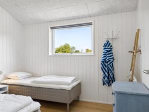 Holiday Home Lonneke - 450m from the sea by Interhome