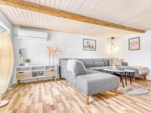 Holiday Home Anneke - 1-3km from the sea by Interhome