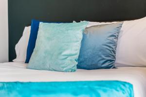 #45 2 bed Lux Fountain Lofts Digbeth - Near Blakesley Hall Museum - Sleeps 5 - "Perfect for Contractors and Families "