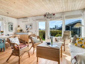 Holiday Home Bara - from the sea by Interhome