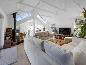 Holiday Home Hughe - 1-3km from the sea by Interhome