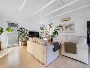 Holiday Home Hughe - 1-3km from the sea by Interhome