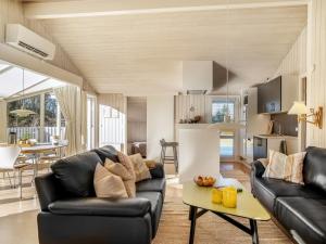 Holiday Home Henri - 1-2km from the sea by Interhome