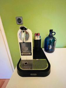 Ruhiges Messezimmer im Diplomatenviertel mit Grünblick